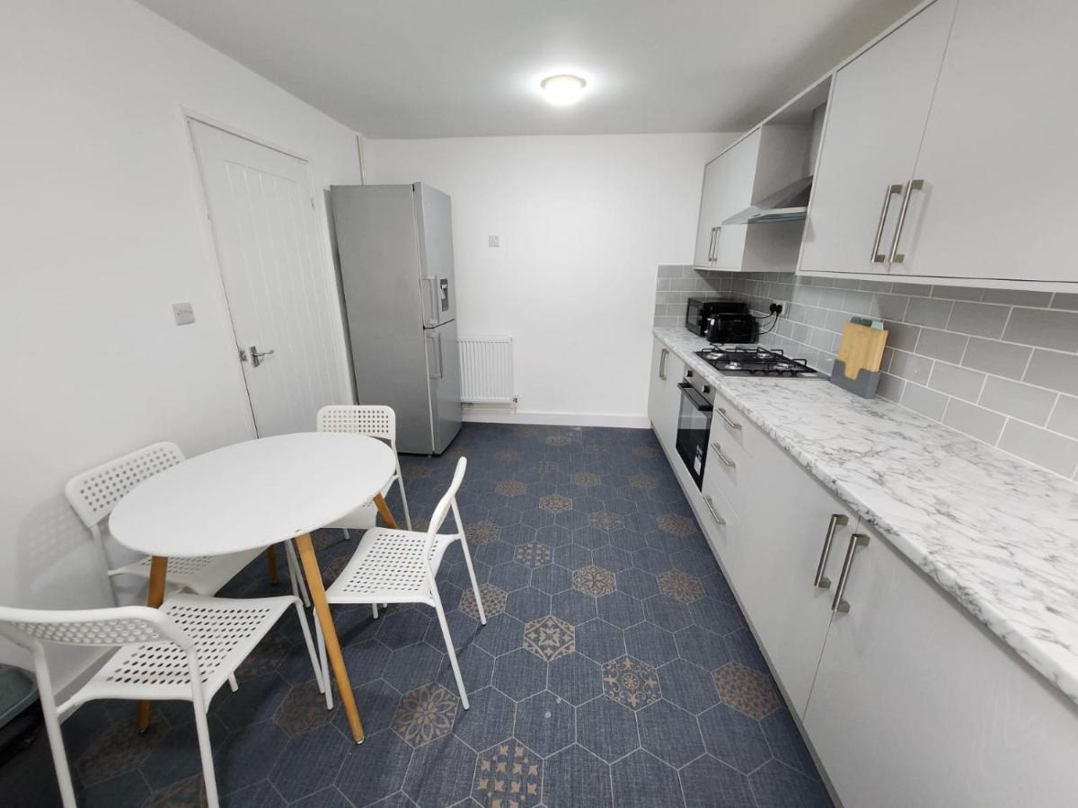4 Bedroom 2 Bathroom Shared House - Near Bhx And Nec Birmingham Exteriör bild