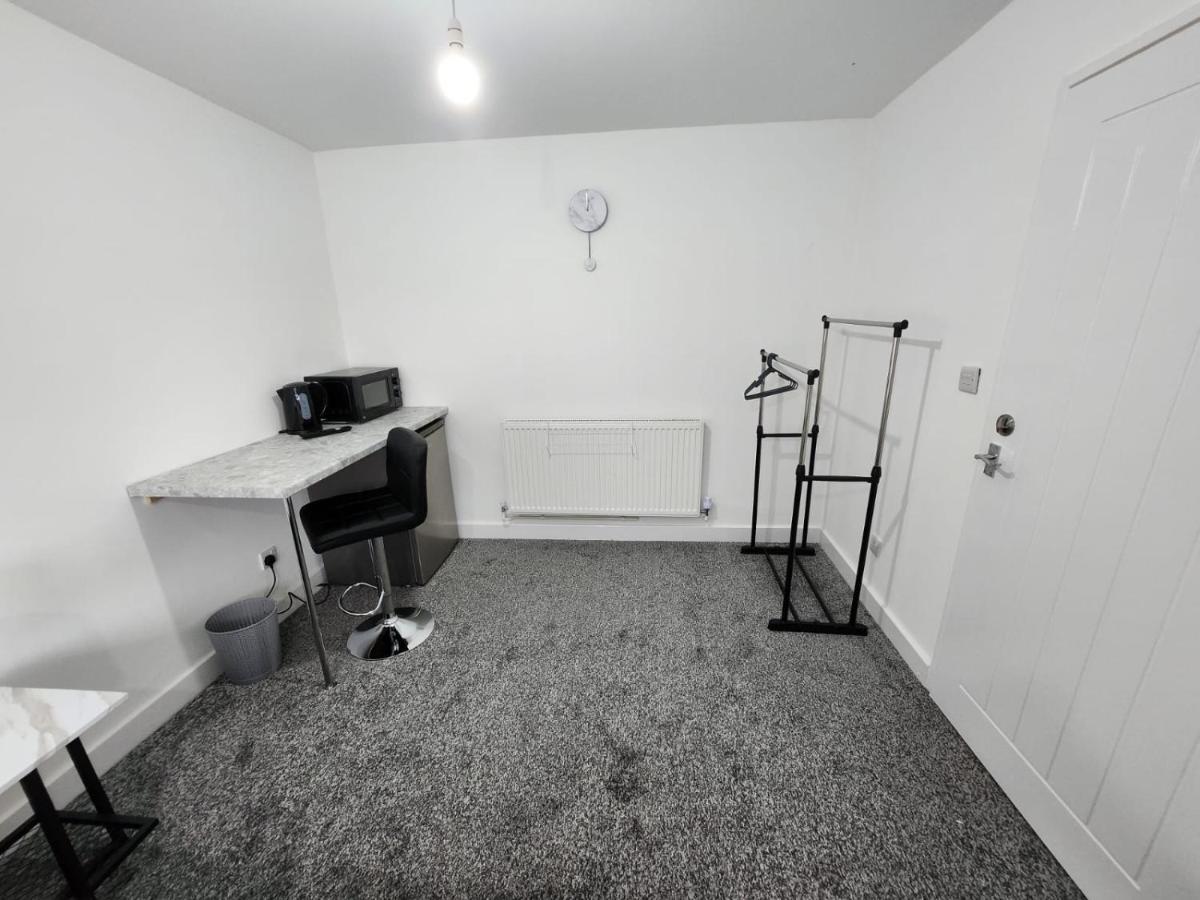 4 Bedroom 2 Bathroom Shared House - Near Bhx And Nec Birmingham Exteriör bild