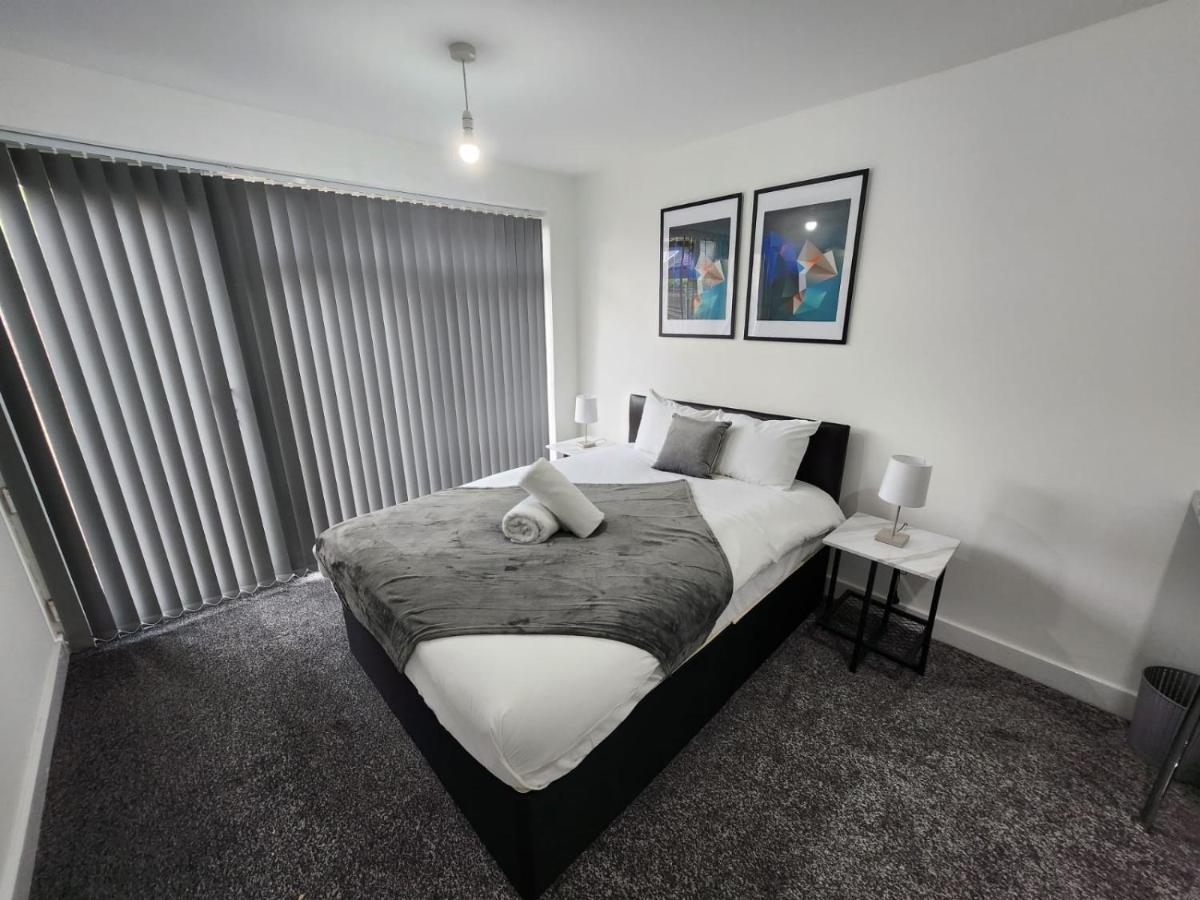 4 Bedroom 2 Bathroom Shared House - Near Bhx And Nec Birmingham Exteriör bild