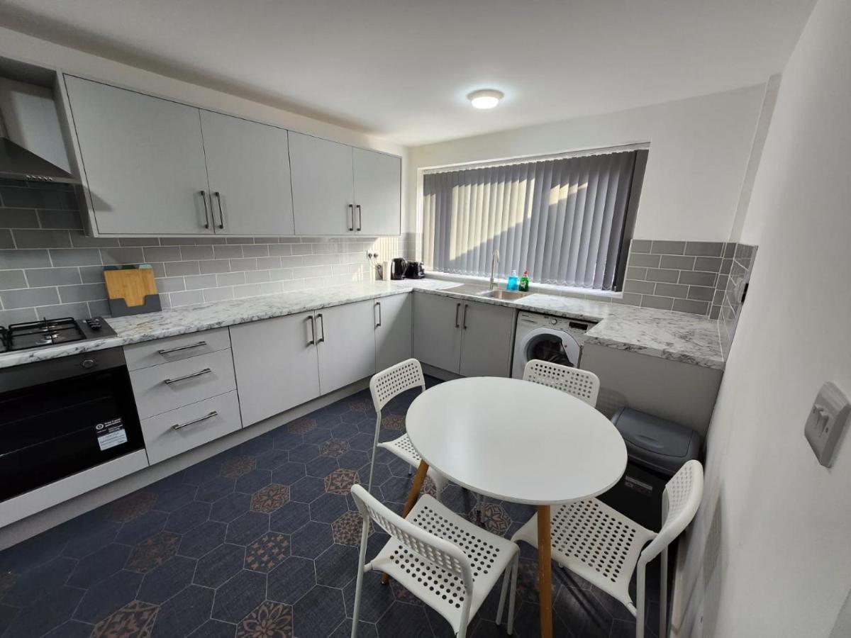 4 Bedroom 2 Bathroom Shared House - Near Bhx And Nec Birmingham Exteriör bild