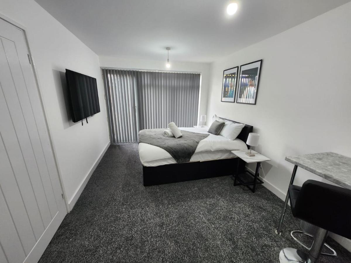 4 Bedroom 2 Bathroom Shared House - Near Bhx And Nec Birmingham Exteriör bild