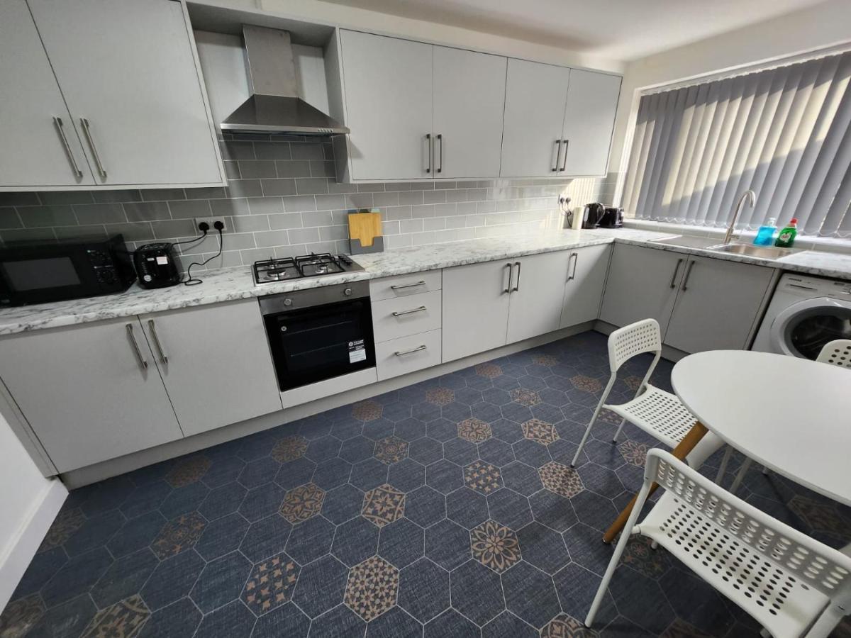 4 Bedroom 2 Bathroom Shared House - Near Bhx And Nec Birmingham Exteriör bild