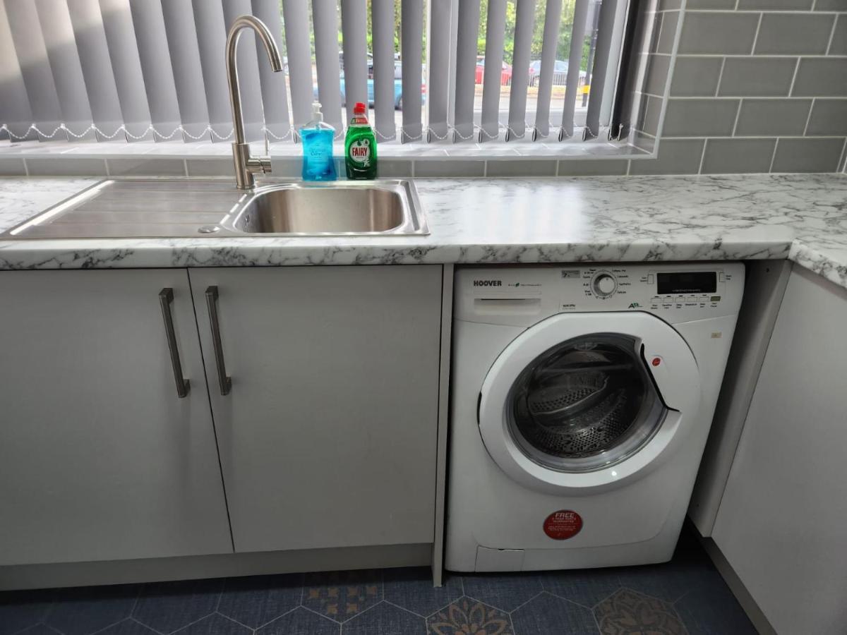 4 Bedroom 2 Bathroom Shared House - Near Bhx And Nec Birmingham Exteriör bild