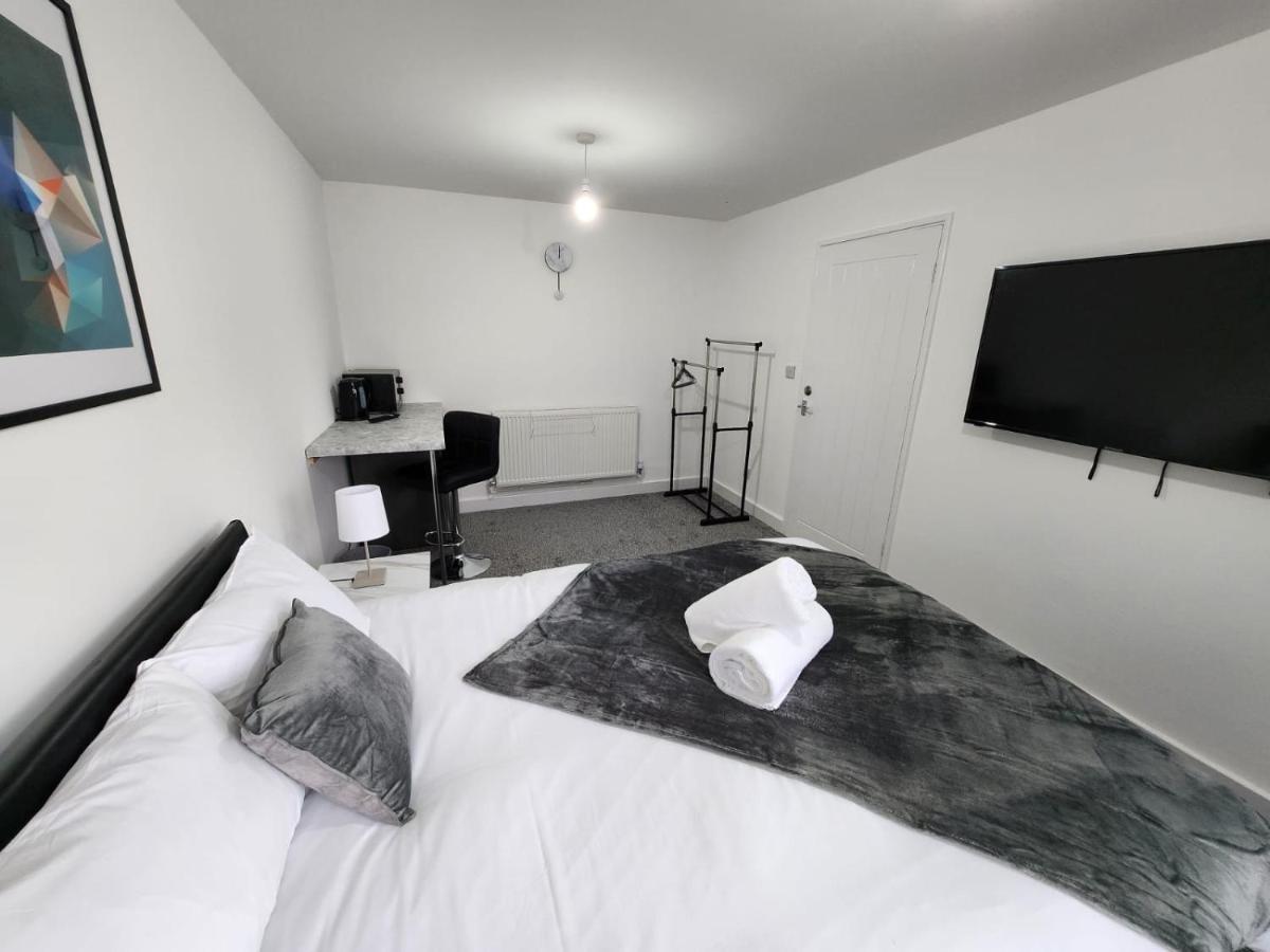 4 Bedroom 2 Bathroom Shared House - Near Bhx And Nec Birmingham Exteriör bild