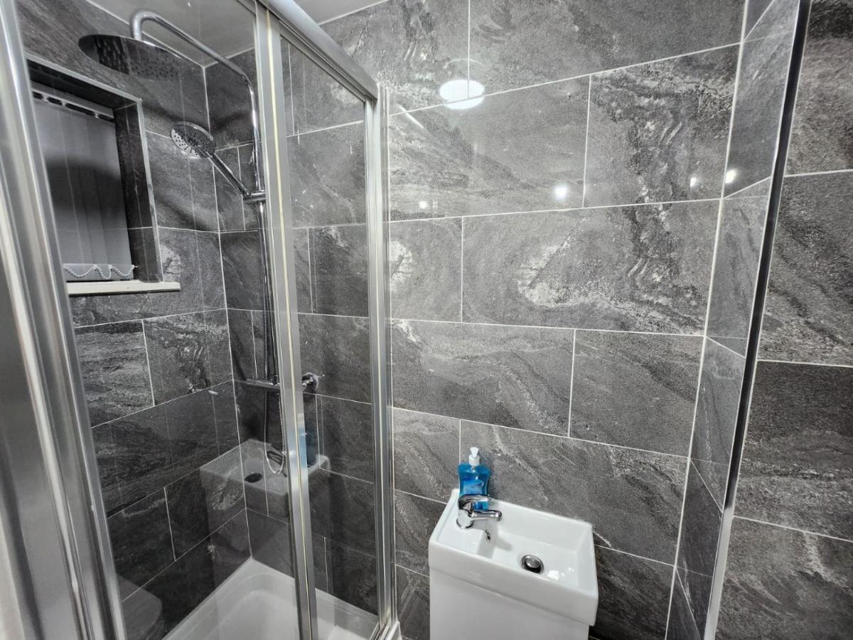 4 Bedroom 2 Bathroom Shared House - Near Bhx And Nec Birmingham Exteriör bild