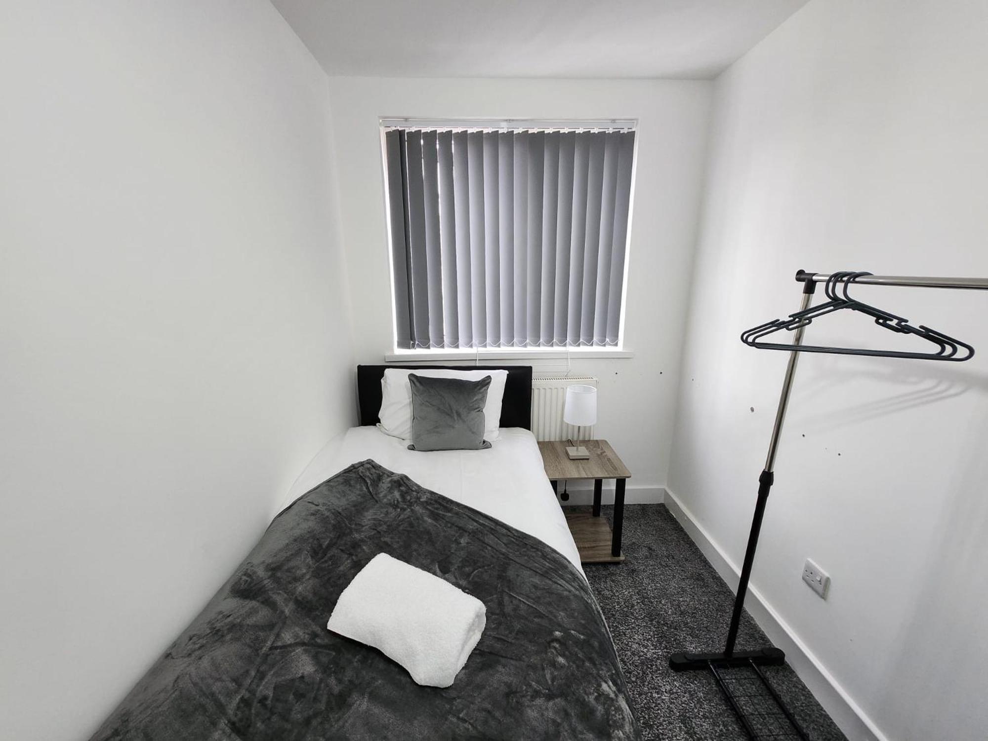 4 Bedroom 2 Bathroom Shared House - Near Bhx And Nec Birmingham Exteriör bild