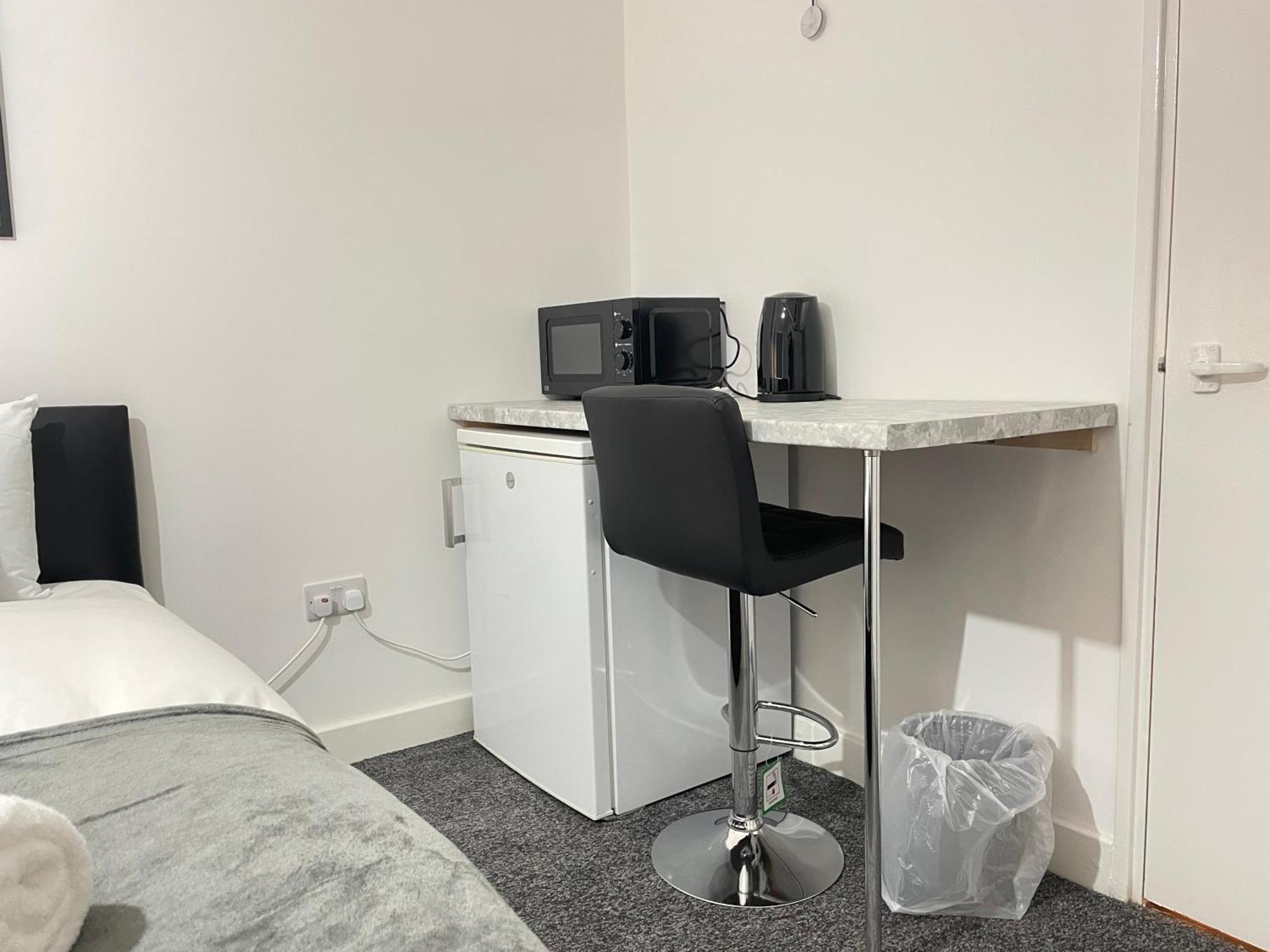 4 Bedroom 2 Bathroom Shared House - Near Bhx And Nec Birmingham Exteriör bild