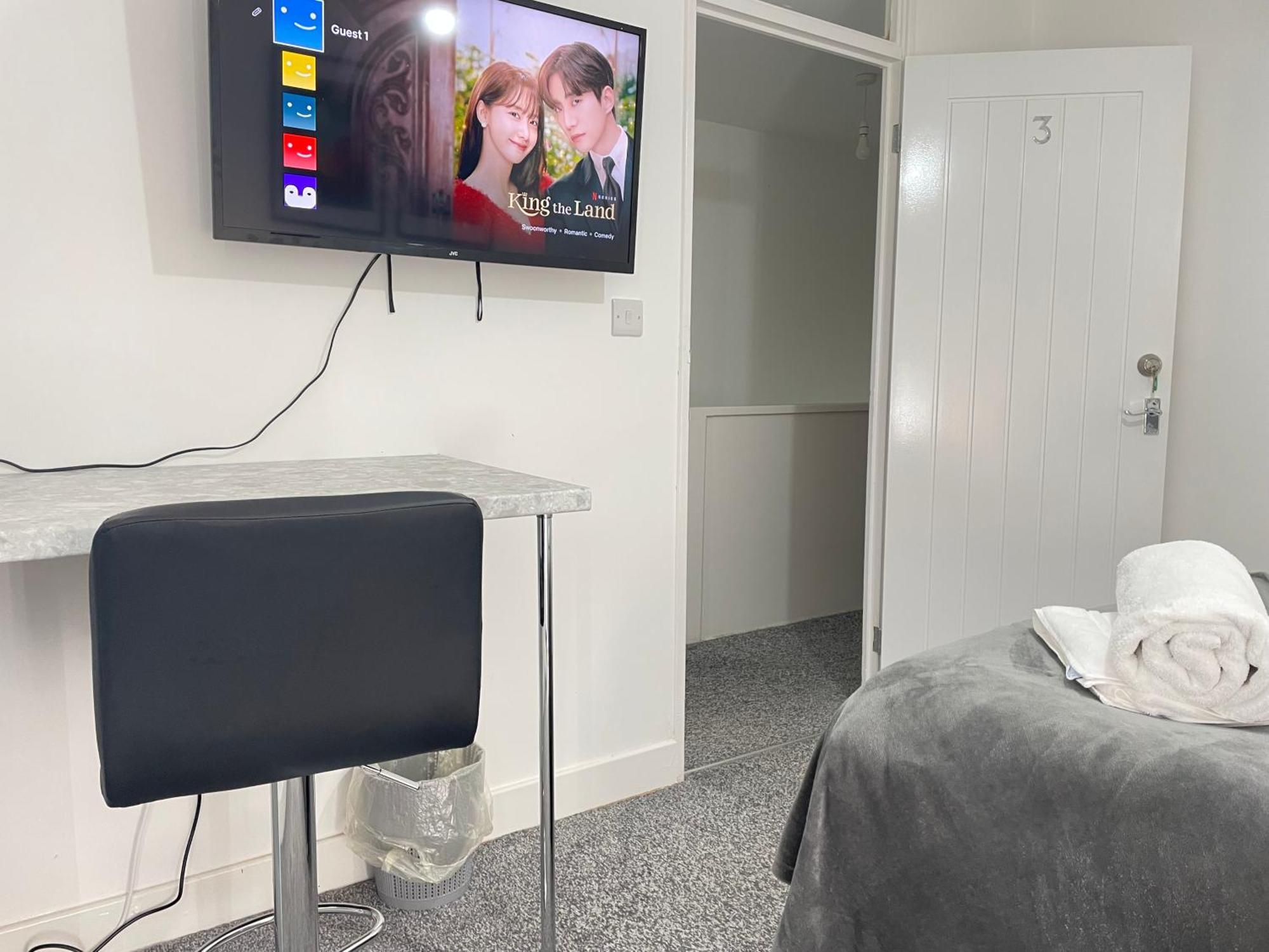 4 Bedroom 2 Bathroom Shared House - Near Bhx And Nec Birmingham Exteriör bild