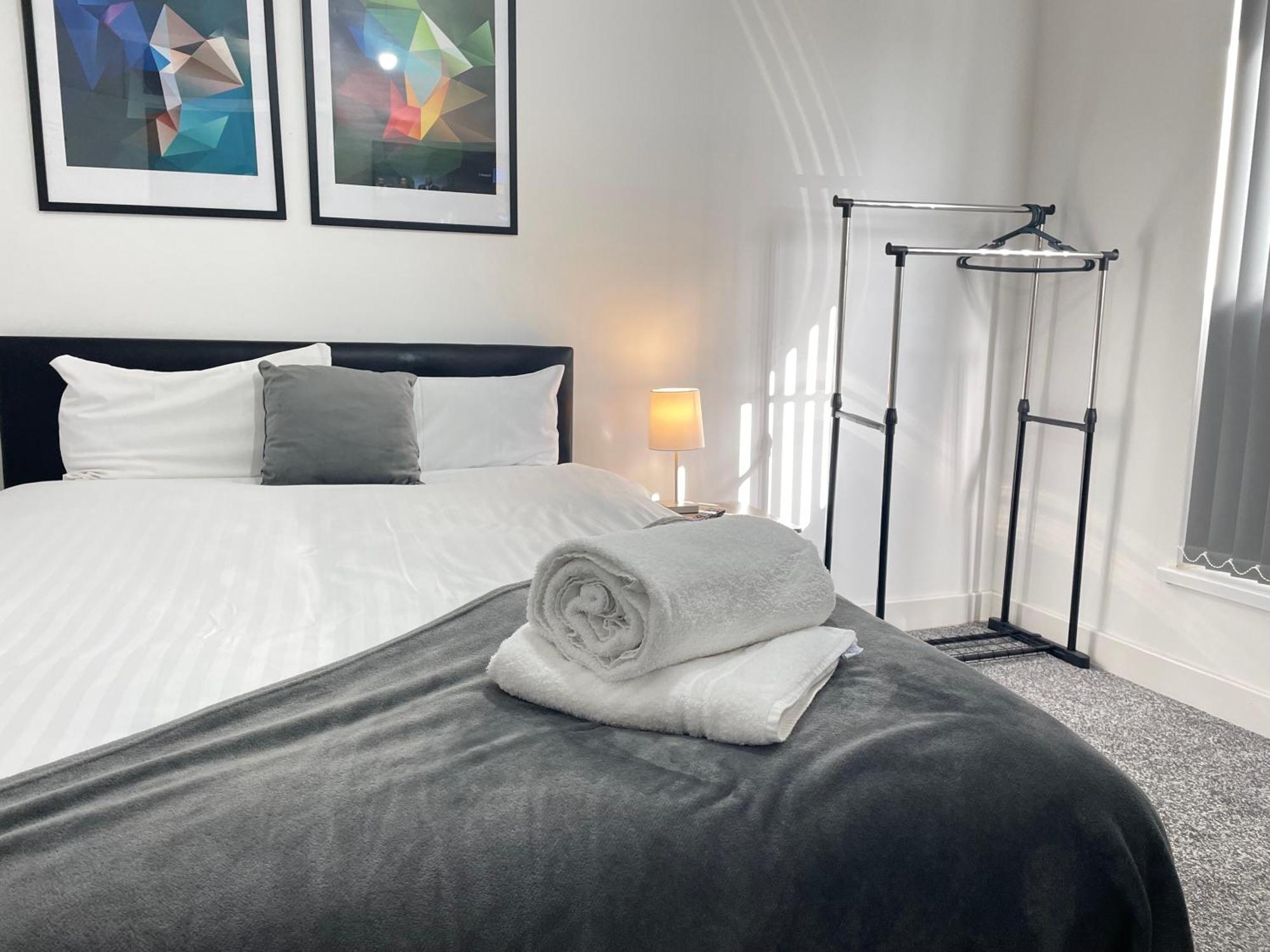 4 Bedroom 2 Bathroom Shared House - Near Bhx And Nec Birmingham Exteriör bild