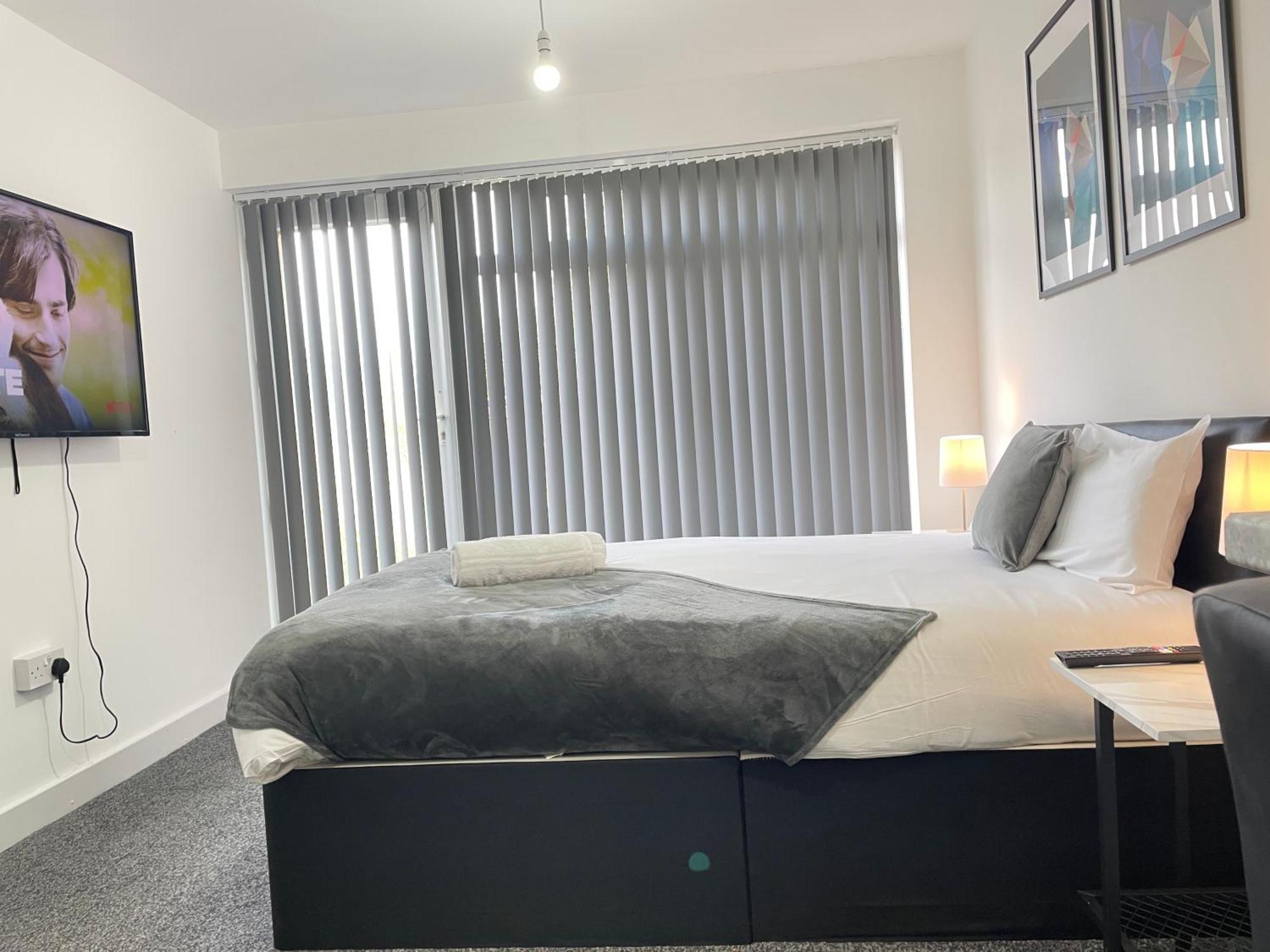 4 Bedroom 2 Bathroom Shared House - Near Bhx And Nec Birmingham Exteriör bild