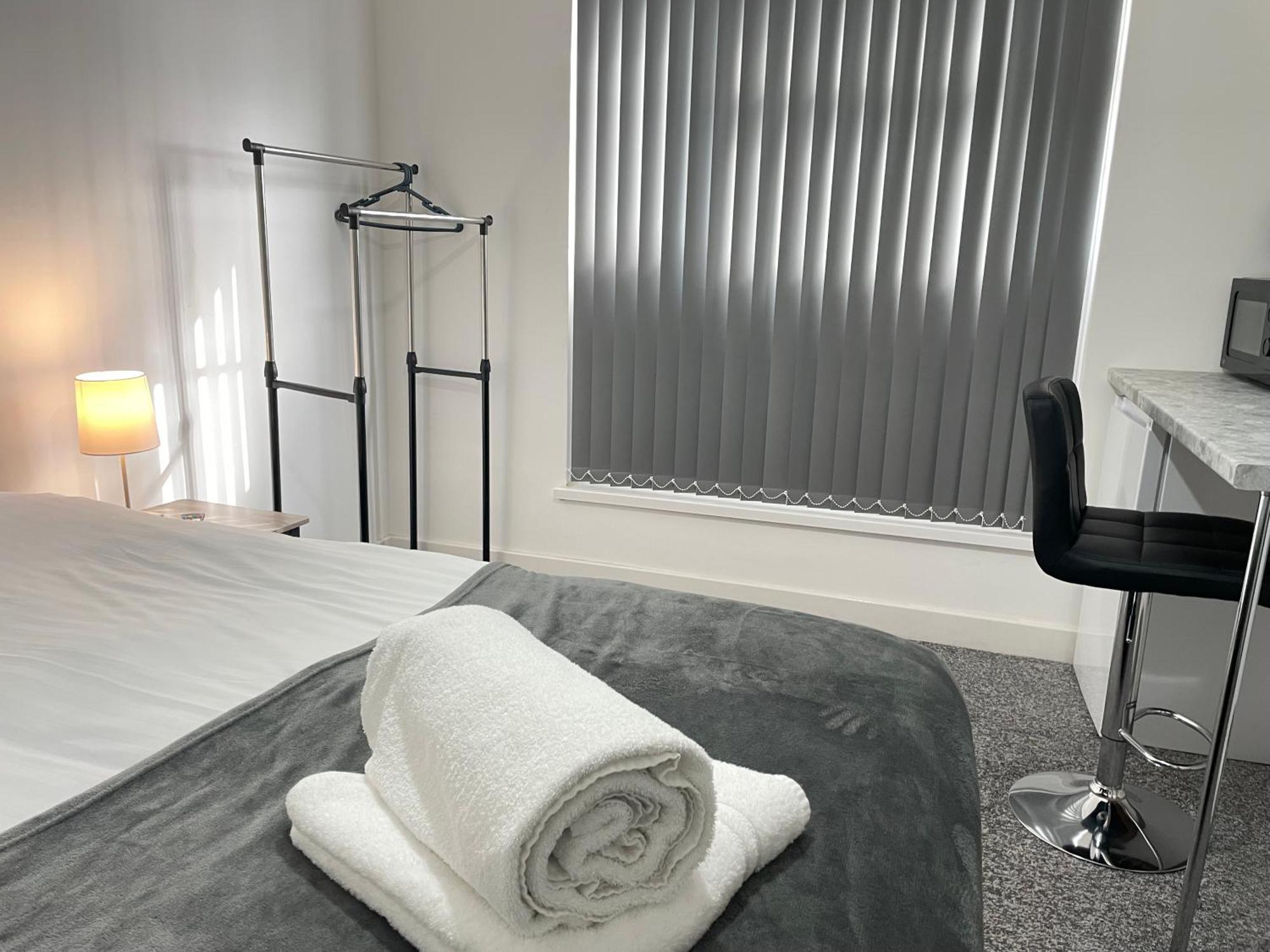 4 Bedroom 2 Bathroom Shared House - Near Bhx And Nec Birmingham Exteriör bild