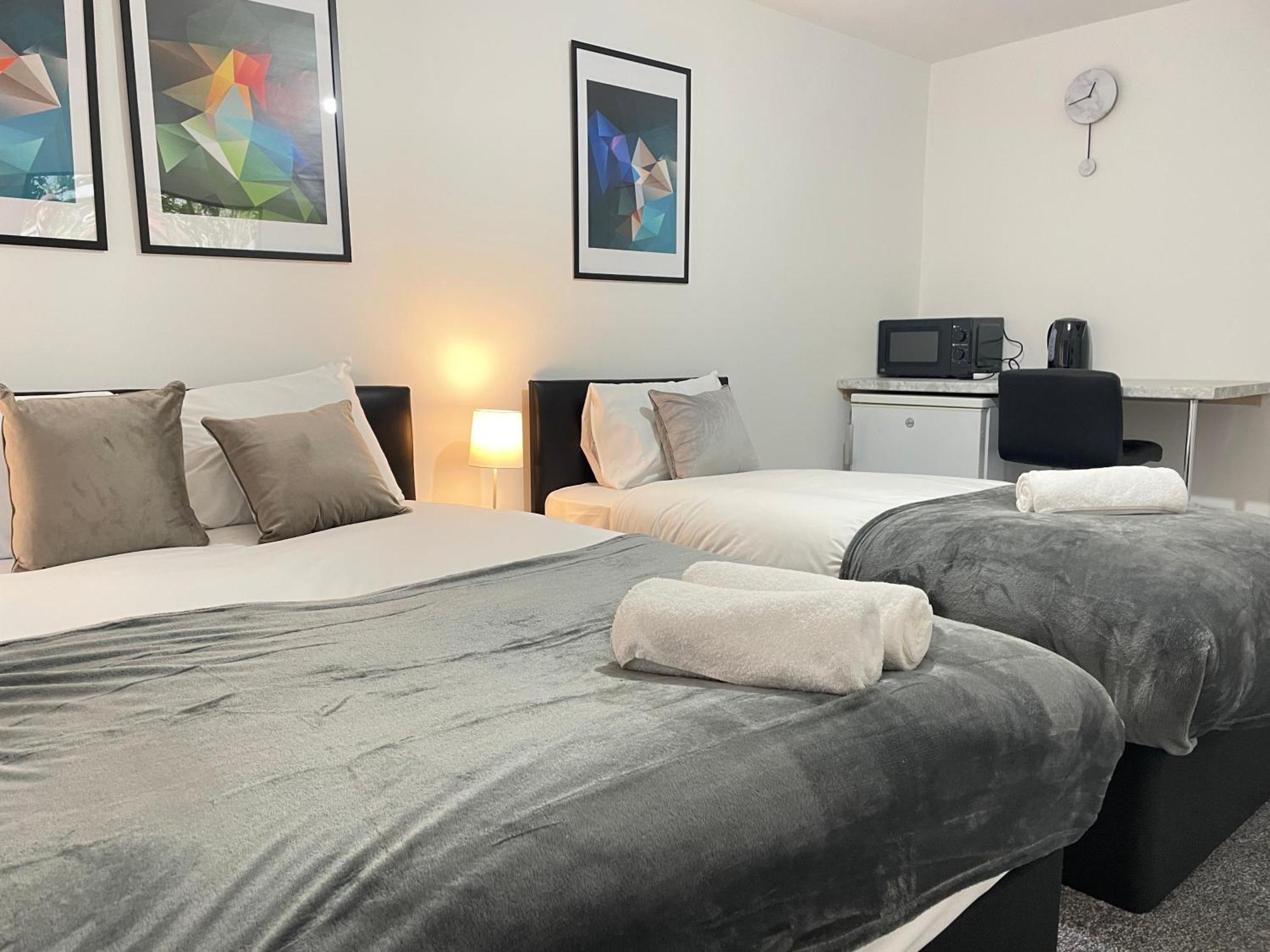 4 Bedroom 2 Bathroom Shared House - Near Bhx And Nec Birmingham Exteriör bild