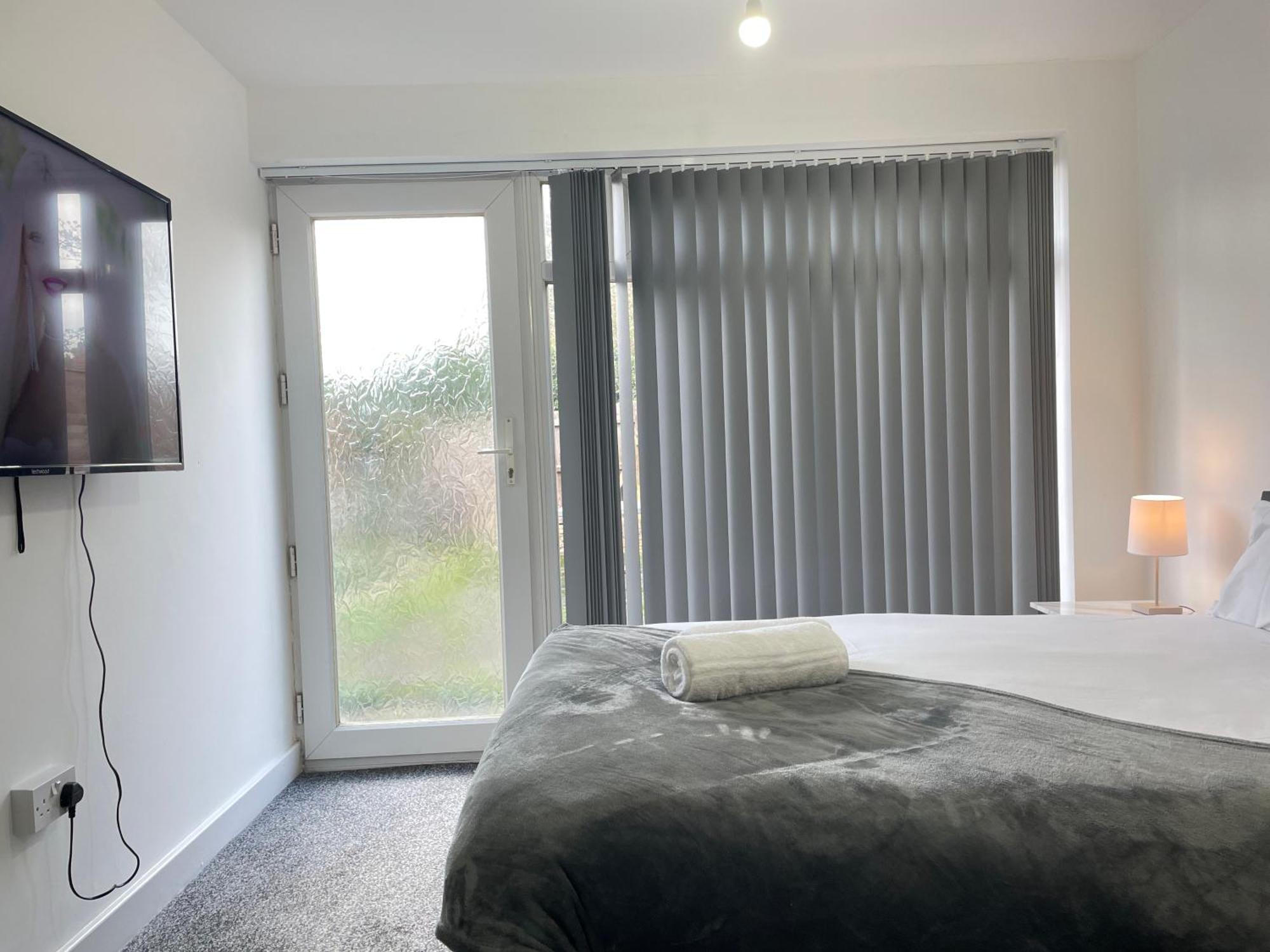 4 Bedroom 2 Bathroom Shared House - Near Bhx And Nec Birmingham Exteriör bild
